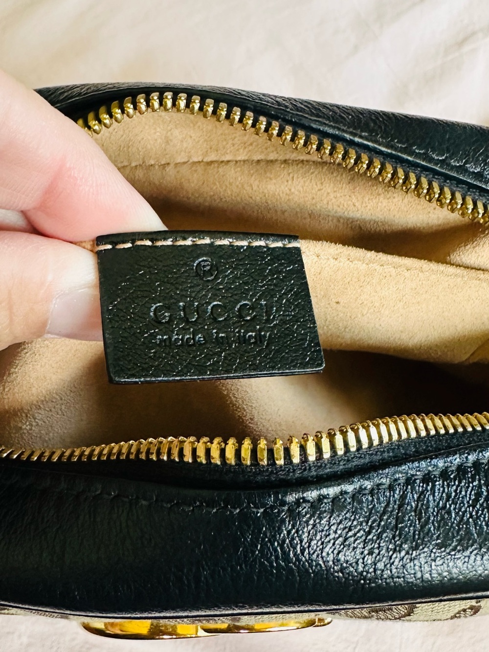 Gucci Marmont GG Supreme Crossbody - black/beige & gold hardware 100% Authentic - Picture 8 of 11